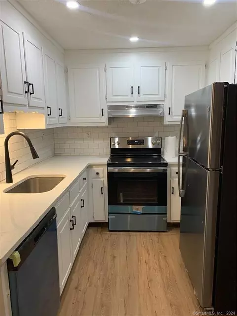 2 Countryside Ln #3, Middletown, CT 06457