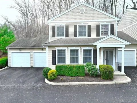 52 Redspire Ct #52, Trumbull, CT 06611