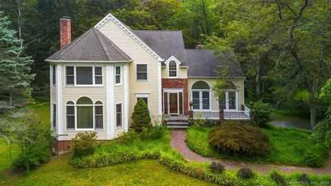 5 Hidden Brook Dr, Brookfield, CT 06804