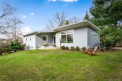 12 Splitrock Rd, Norwalk, CT 06854