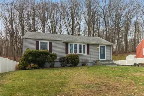 34 Forest Rd, Wallingford, CT 06492