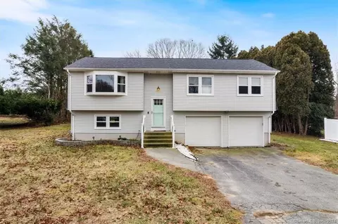 25 Lincoln Rd, Waterford, CT 06385