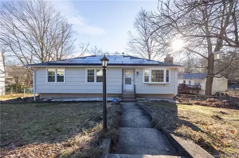 94 Melrose Dr, Hamden, CT 06518