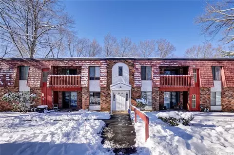 35 Woodsedge Dr #3C, Newington, CT 06111