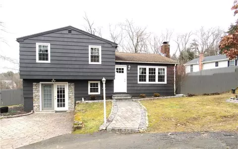 560 N Madison Rd, Guilford, CT 06437