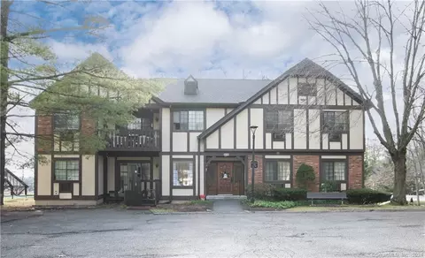 20 Canterbury Ct #20, Brookfield, CT 06804