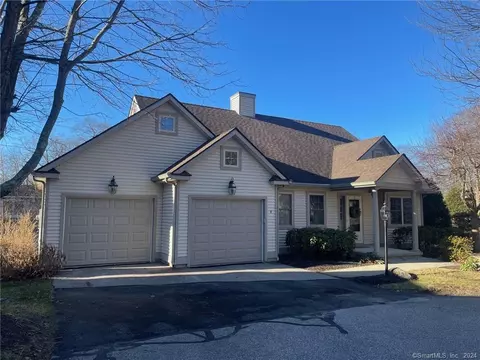 4 Chestnut Dr #4, East Lyme, CT 06357