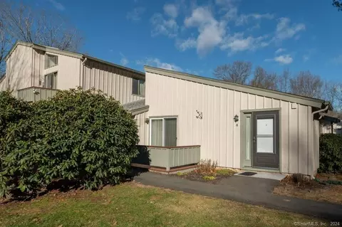 4 Wauwinet Ct #4, Guilford, CT 06437