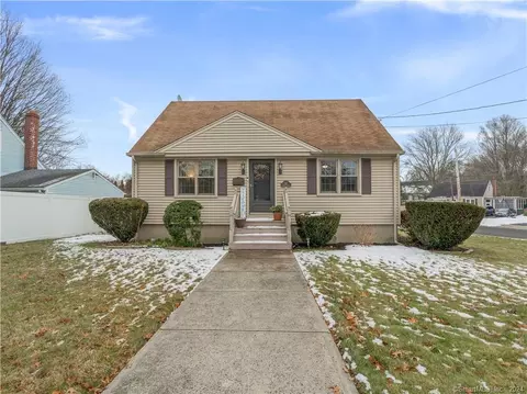 167 Meadow St, Milford, CT 06461