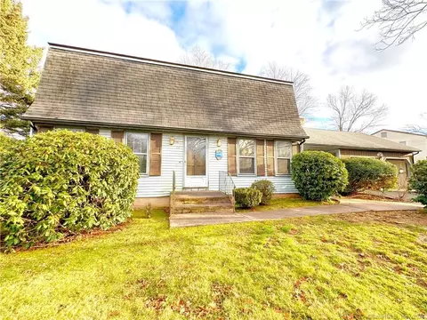 26 Ledgecrest Ter, Manchester, CT 06040