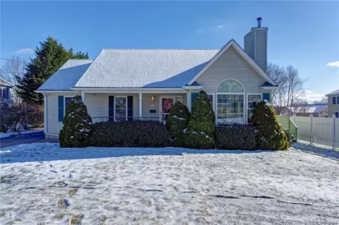 25 Robinson St, Stonington, CT 06379
