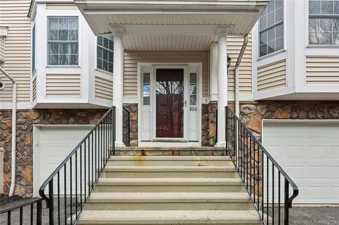806 Larson Dr #806, Danbury, CT 06810