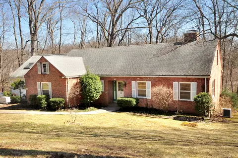 87 Kenmore Rd, Bloomfield, CT 06002