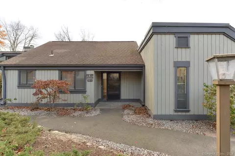 982 Heritage Vlg #B, Southbury, CT 06488