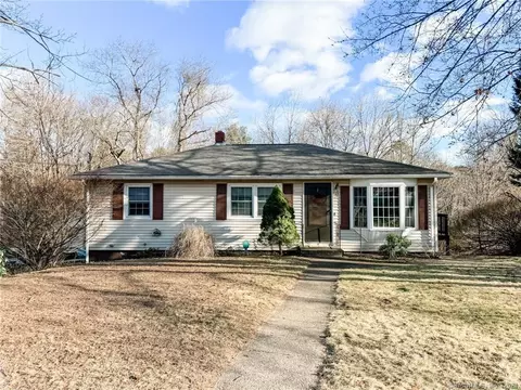 15 Rachel Dr, North Grosvenor Dale, CT 06255
