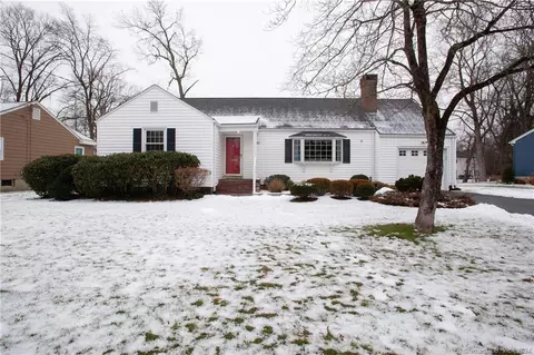 29 Fox Meadow Ln, West Hartford, CT 06107