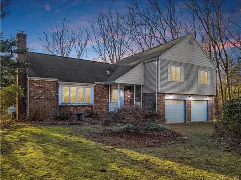 26 Devonshire Dr, Ledyard, CT 06335