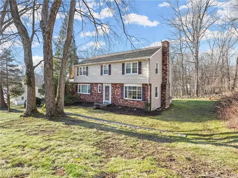88 Mariner Cir, Trumbull, CT 06611