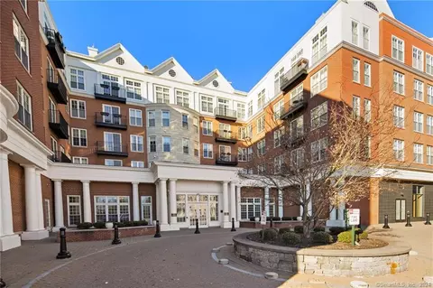 85 Memorial Rd #204, West Hartford, CT 06107