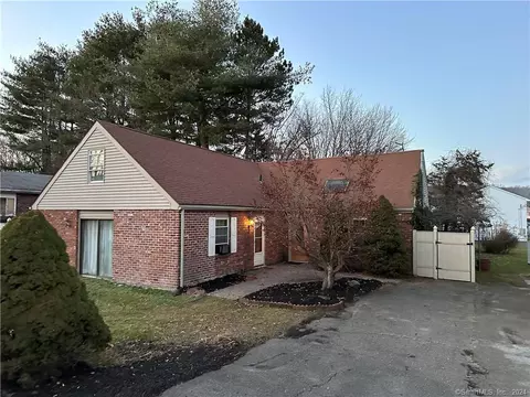 11 Granada Dr, Waterbury, CT 06704