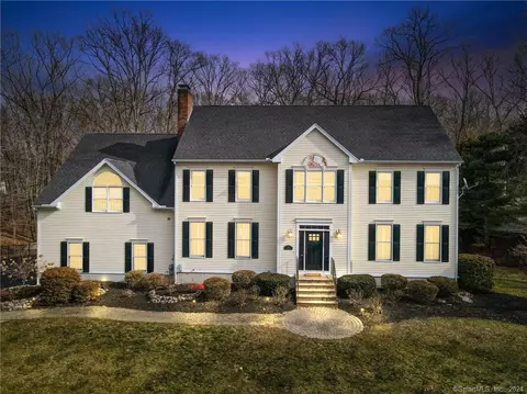 485 Willow Rd, Guilford, CT 06437