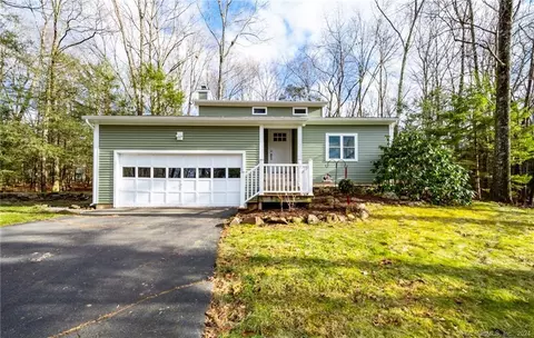 20 Duncaster Wood Wood, Granby, CT 06035