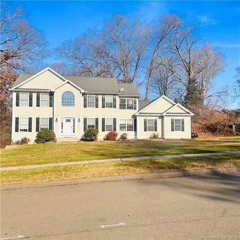 27 Shetland Dr, Plantsville, CT 06479