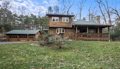 10 Mayflower Hl, Stafford Springs, CT 06076