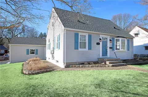 26 Kathy Ln, Ansonia, CT 06401