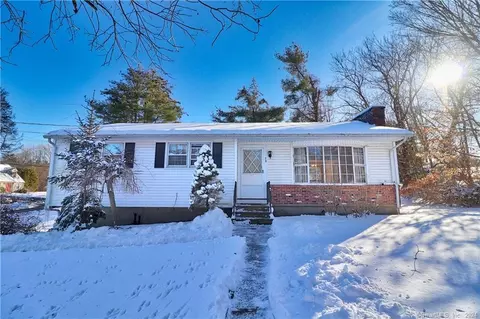 73 West Rd, Watertown, CT 06795