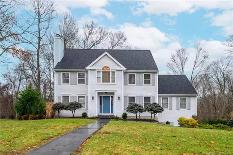 15 Greenknoll Dr, Brookfield, CT 06804