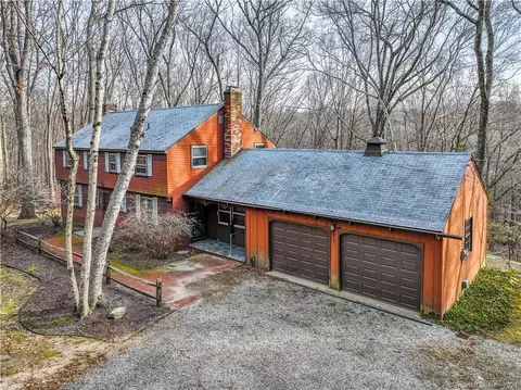 25 Southwood Rd, Mansfield, CT 06268