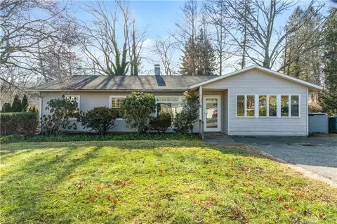 11 Wayne Rd, Milford, CT 06460