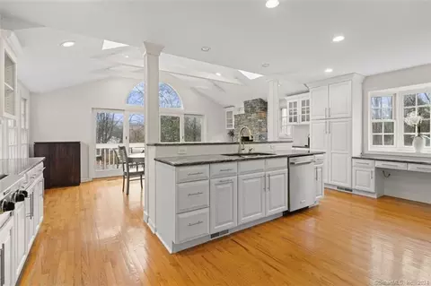 15 Glory Rd, Weston, CT 06883