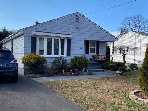 11 Highwood Ave, Hamden, CT 06514