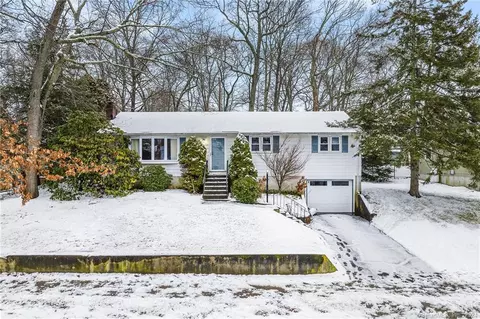284 Ridgewood Dr, Mystic, CT 06355