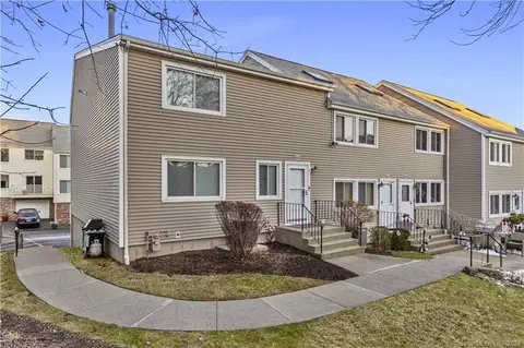 375 Captain Thomas Blvd #82, West Haven, CT 06516
