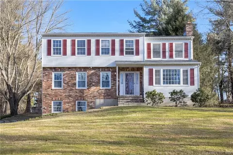 13 Ridge Rd, Newtown, CT 06470