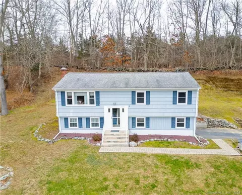 17 Willow Ln, Ledyard, CT 06339