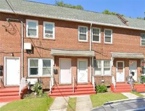 77 Alanson Rd, Bridgeport, CT 06606
