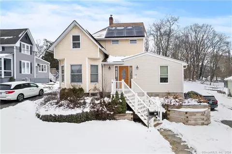53 Graveline Ave, Meriden, CT 06451