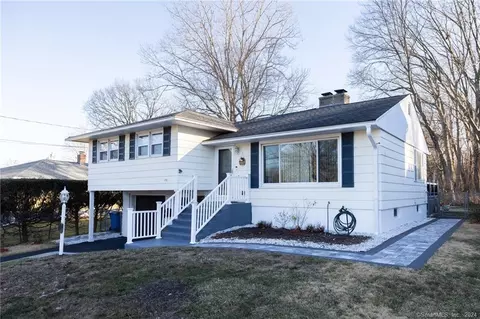 11 Phyllis Ave, Waterbury, CT 06708