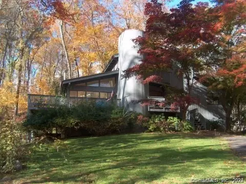 123 Apple Valley Rd, Stamford, CT 06903