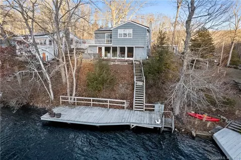 649 Lantern Hill Rd, North Stonington, CT 06359