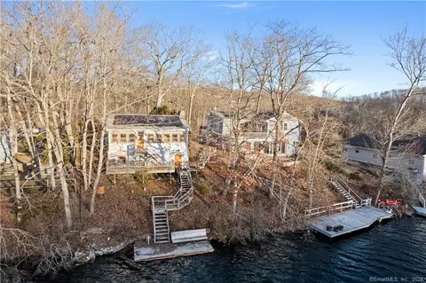 651 Lantern Hill Rd, North Stonington, CT 06359