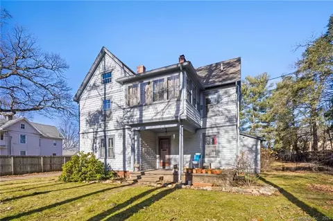 17 Laurel St, Manchester, CT 06040