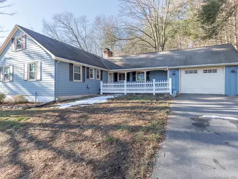 2 Trailsend Dr, Canton, CT 06019