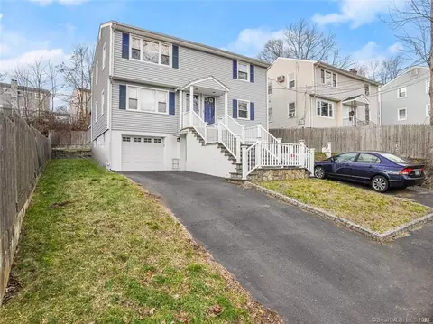 2 Truman Ct, Norwalk, CT 06854