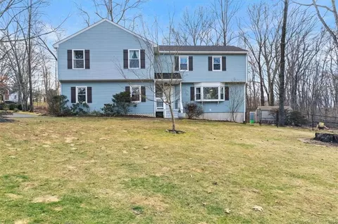 1 Hickory Ln, Oxford, CT 06478