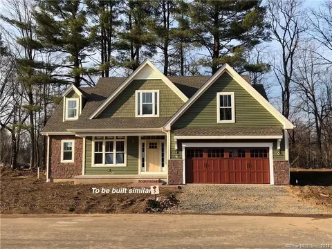 29 Applegate Ln #29, Canton, CT 06019
